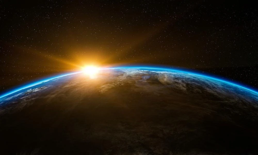 Τι θα συμβεί αν μια καρφίτσα «χτυπήσει» τη Γη με την ταχύτητα του φωτός;